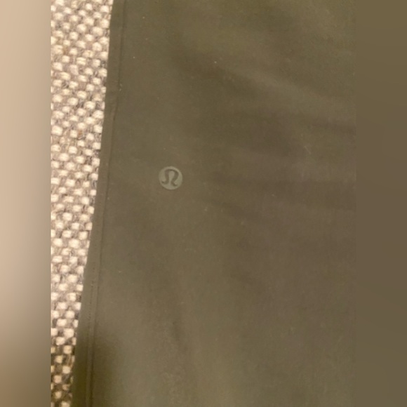 Lululemon joggers size 2 - Picture 3 of 4